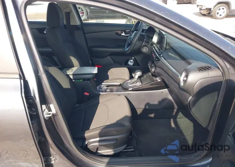 2019 Kia Forte S from USA, damaged, VIN 3KPF34ADXKE018445